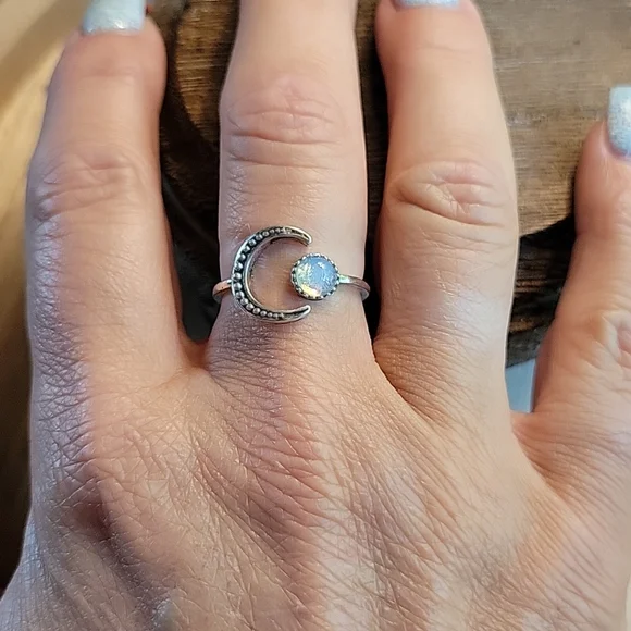💥RESTOCKED💥Crescent Moonstone 925 Silver Dainty Ring - Picture 3 of 6